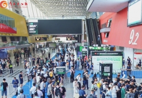 中国光伏产业领跑全球惠及世界